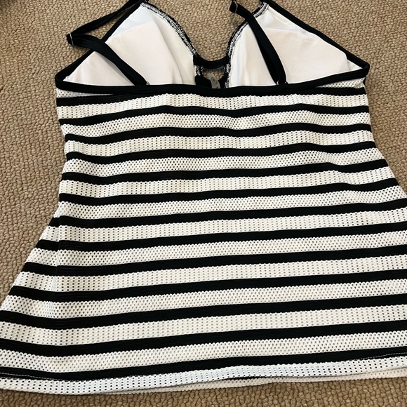 Cutest black and white tankini swimsuit 🩱 top with lace size small - Picture 5 of 5